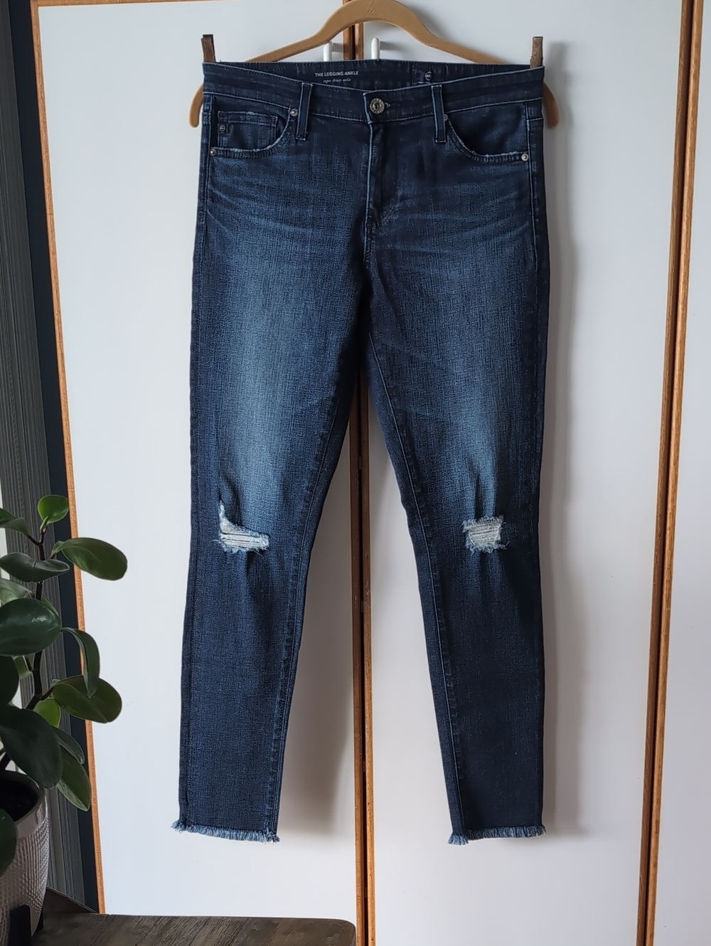 AG The Legging Ankle Jeans 27 Super Skinny Ankle Holes